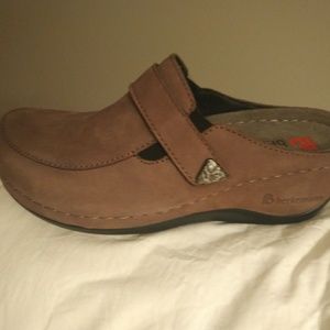 New beige Berkemann all leather clogs